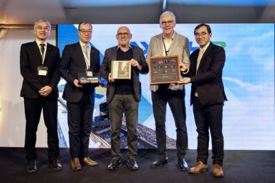 Wang Jau-Pao, Director of the Alishan Forest Railway and Cultural Heritage Office (far left), presen
